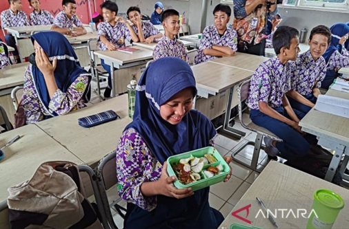 3.3 Juta Siswa Rasakan Manfaat Program MBG